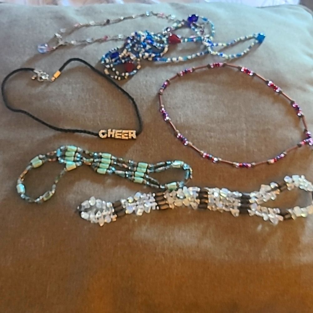 Magnetic Beaded Jewlery 7 Pcs 22$